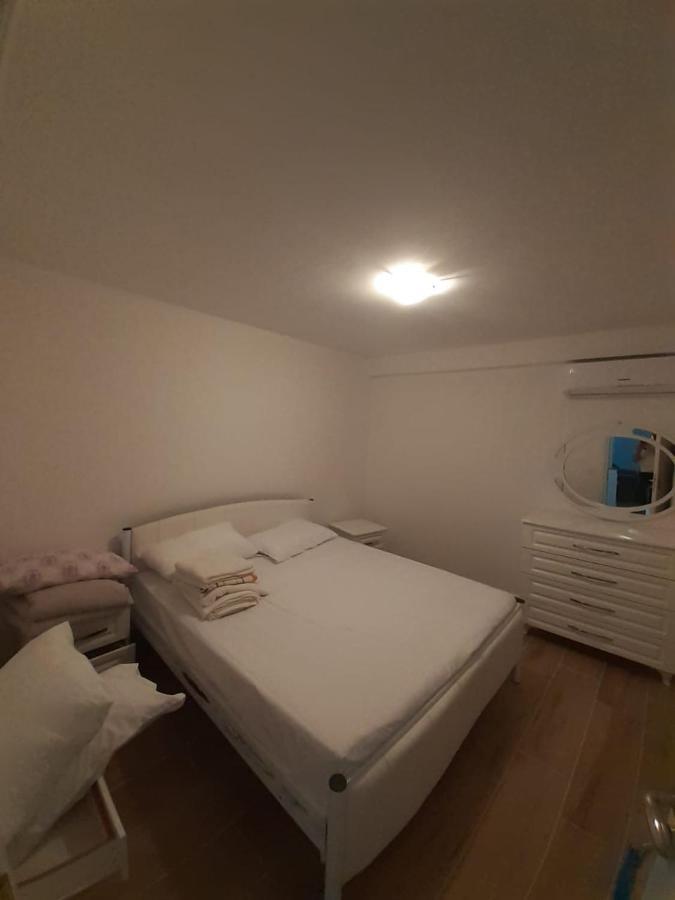 Lovely 1-Bedroom Apartment In Sarande Exterior photo